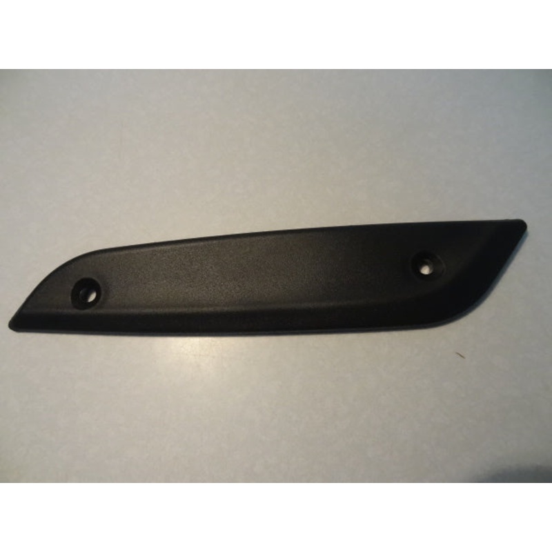 RIGHT WINDSHIELD SUPPORT (#653157)