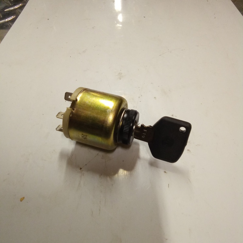 IGNITION SWITCH WITH KEYS (#14735370)