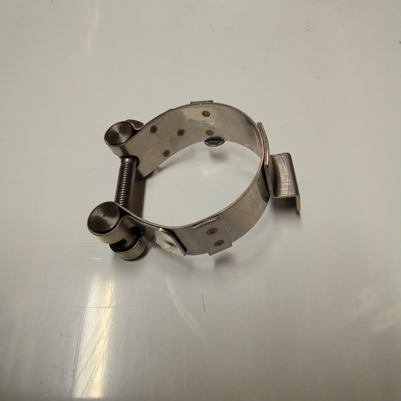 LH EXHAUST MANIFOLD CLAMP (#883294)