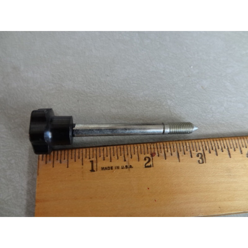 SCREW W/PLASTIC KNOB (#12706600)