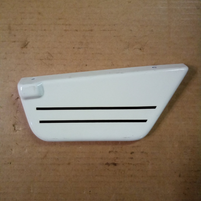 White w Black Stripe LH spoiler 18499651