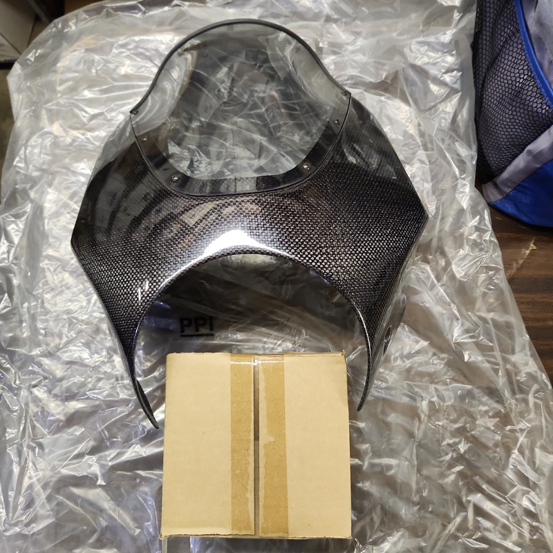 Windshield assy.black (#01977275)